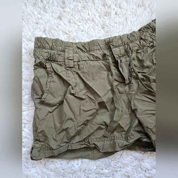 Gap Olive Green Women's Shorts - Picture 3 of 7